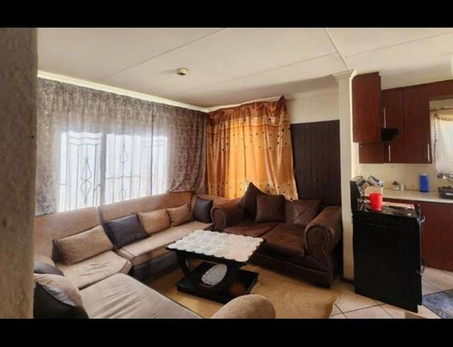 2 BEDROOM HOUSE FOR SALE IN CLAYVILLE